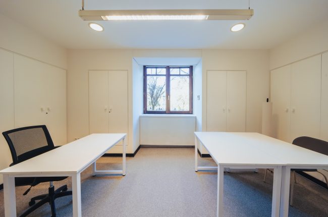 New Law Partners Alfabetización IA mesa de trabajo